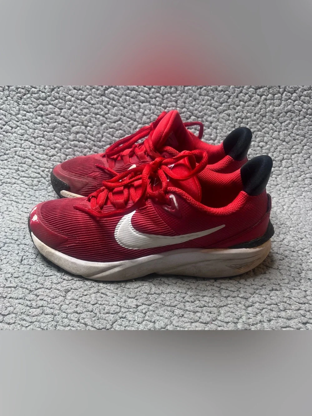 Nike Star Runner 4 Athletic Shoes Youth Size 4.5 Red & White
